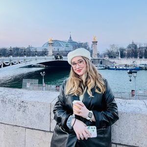 Meet your Posher, Liz